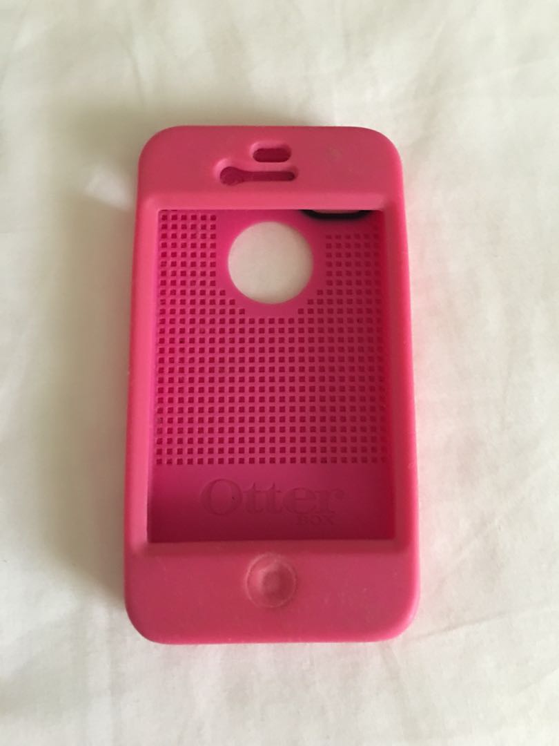Otter iPhone silicone protector (Category: Other Accessories) located in Pasig City. Submitted by carouselitems (Listing ID 168038218, Image 1). Description: Silicone iPhone protector and case Skid proof Hot pink Slightly used For iPhone 4 and 5.