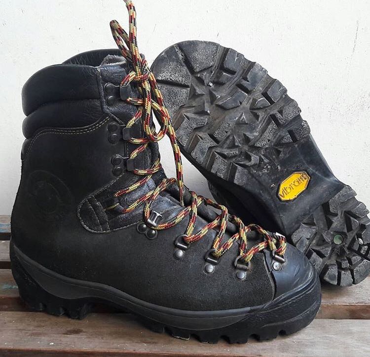 sepatu gunung la sportiva