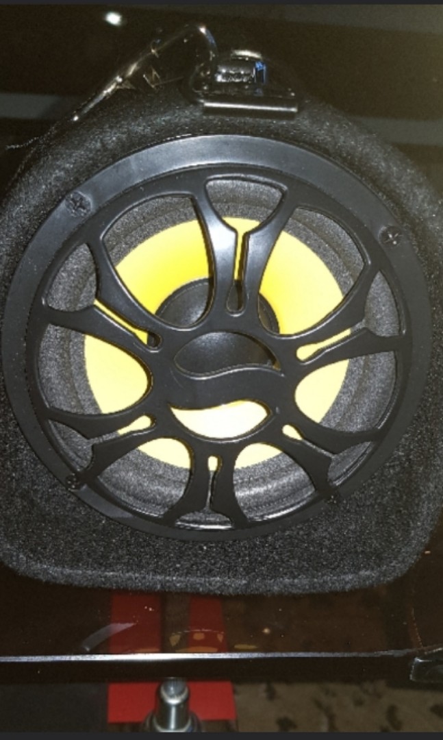 Bluetooth speaker (Microcase) (Category: Soundbars, Speakers & Amplifiers) located in Singapore. Submitted by perfectionzxc (Listing ID 168292001, Image 3). Description: Traveling karaoke system. Features: Bluetooth speaker Karaoke system FM radio Able to use it in cars too!!.