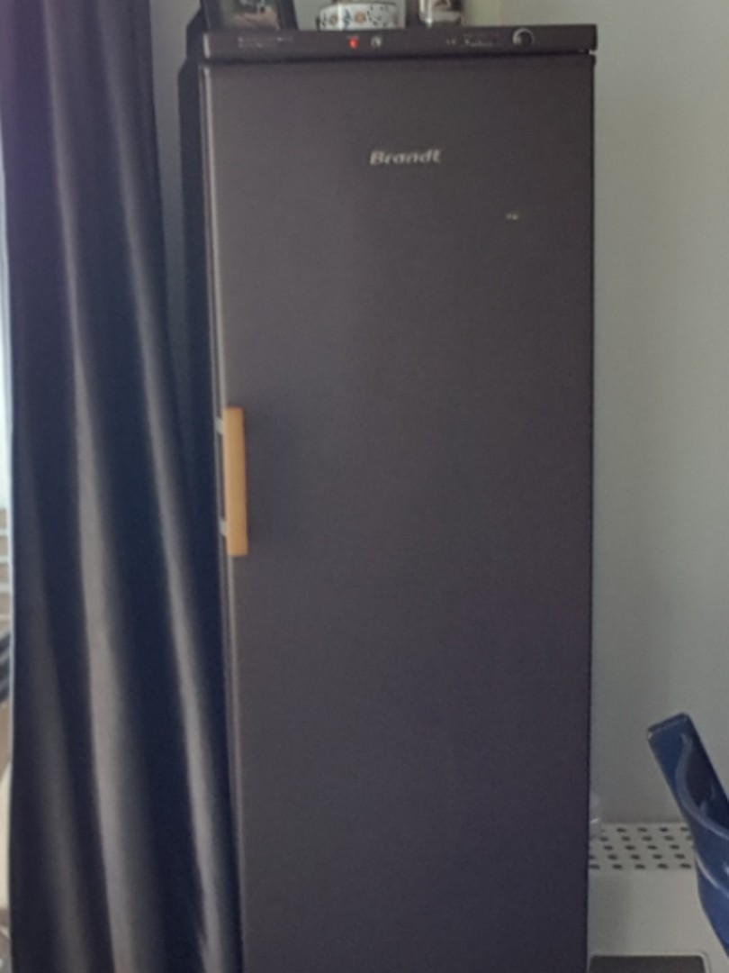 Brandt wine fridge, TV & Home Appliances, Kitchen Appliances, Wine