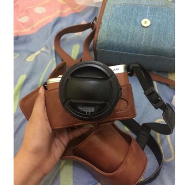 Camera leather case (Category: Camera Bags & Carriers) located in Mandaluyong City. Submitted by atchcatchph (Listing ID 166242086, Image 1). Description: ✔For Fujifilm xA2/xA3/xA10/xA5/xt10/xt20/xE3 ✔For Sony a5000/a6000/a6300 ✔Colors available: Light brown, dark brown, black, light pink & dark pink ✔Includes free strap.