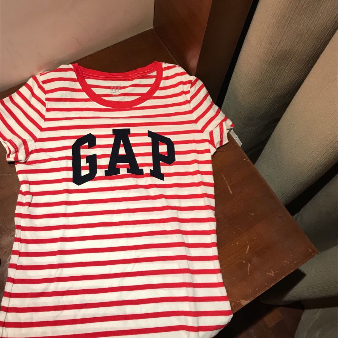 gap red and white striped shirt