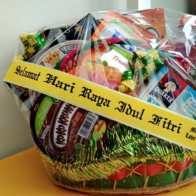 Parcel Hampers Bingkisan Hantaran Kue Snack Lebaran Makanan Minuman Kue Kue Di Carousell Parcel Hampers Bingkisan Hantaran Kue Snack Lebaran Makanan Minuman Kue Kue Di Carousell