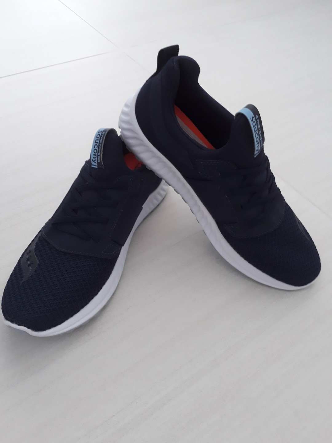 Brand New Saucony Navy Blue React2u Cushioning Technology Sport