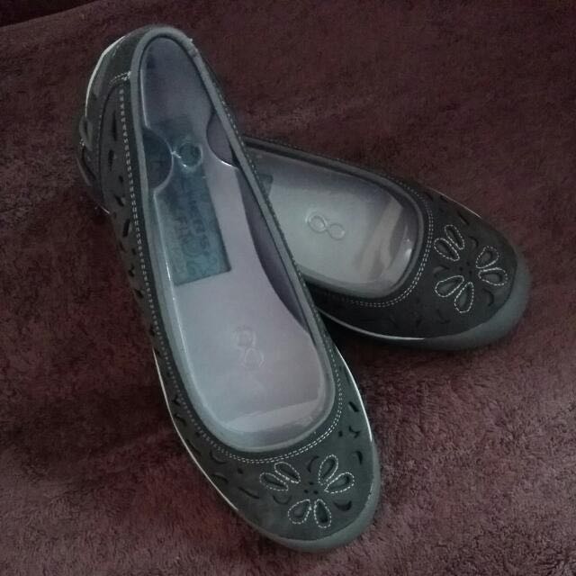 Skechers Relaxed Fit Women s Shoes