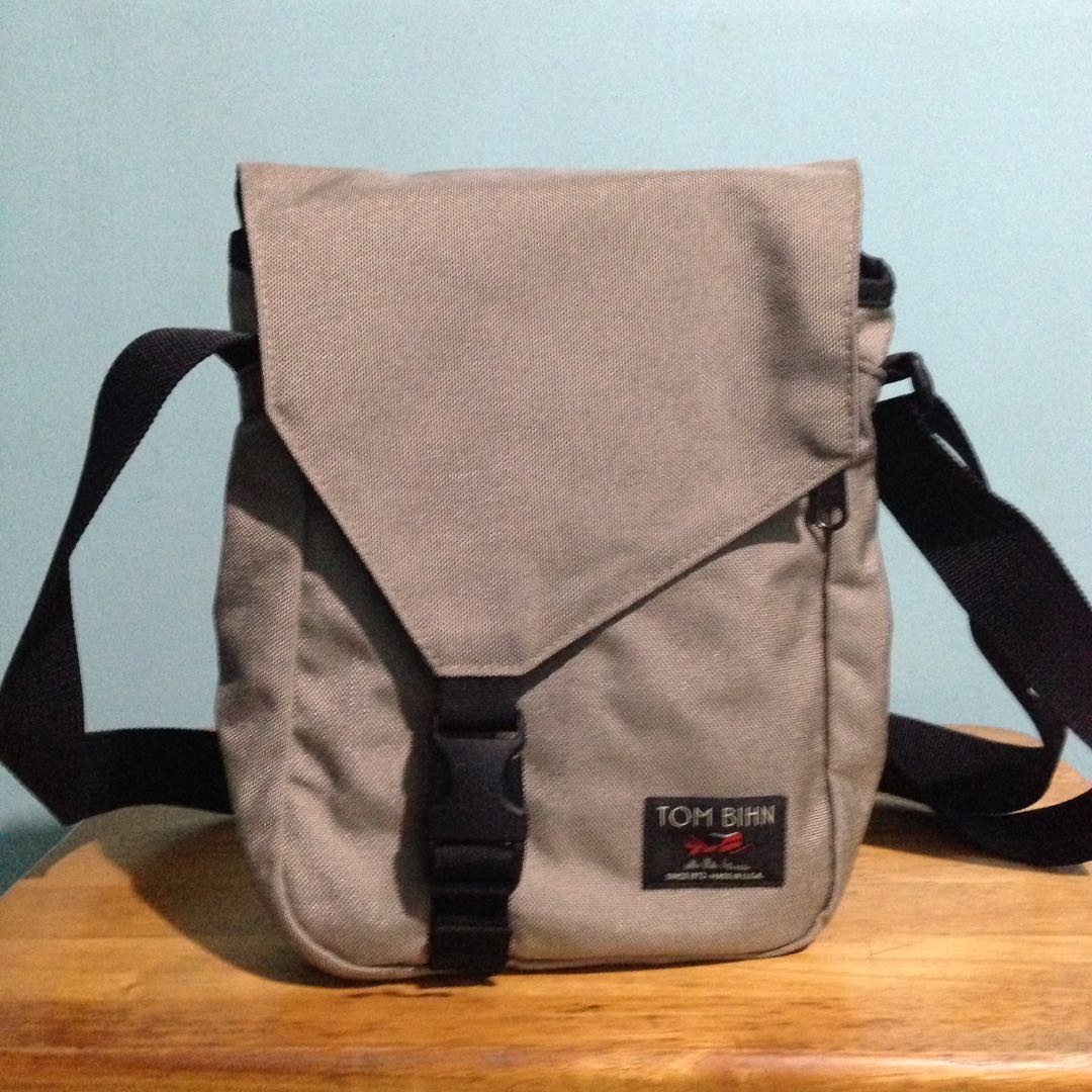 TOM BIHN Cafe Messenger Bag (Made in USA), Men's Fashion, Bags, Sling