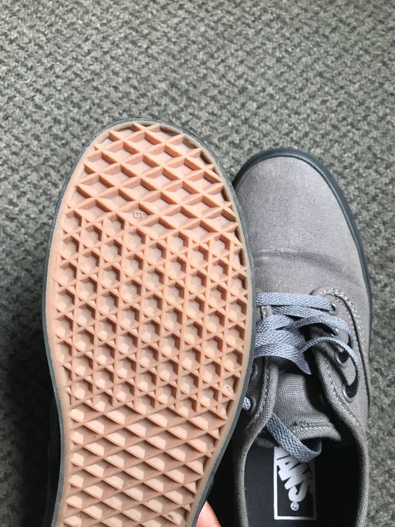 Vans ORI beli di Singapore size 40 5 Fesyen Pria Sepatu di Carousell