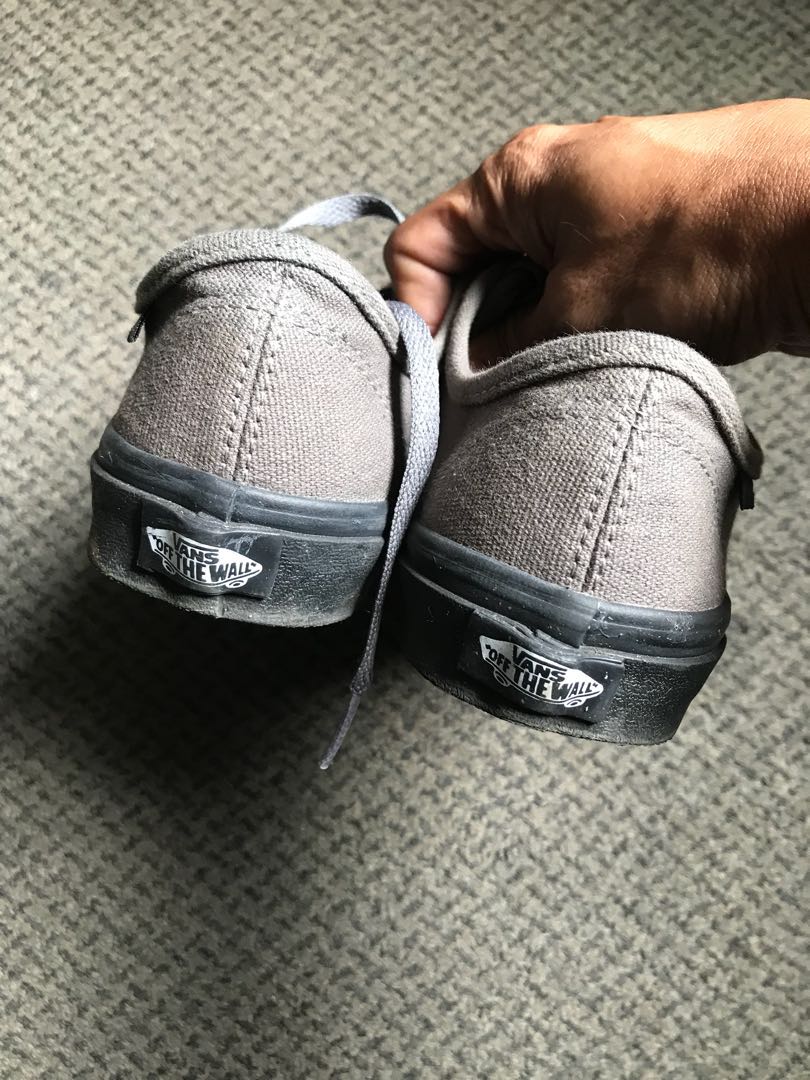 Vans ORI beli di Singapore size 40 5 Fesyen Pria Sepatu di Carousell