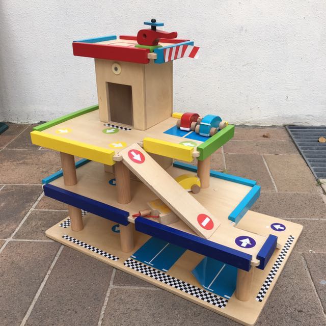 Children's wooden toy garage clearance