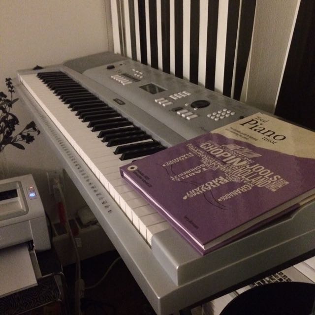 Yamaha dgx 220 shop weighted keys