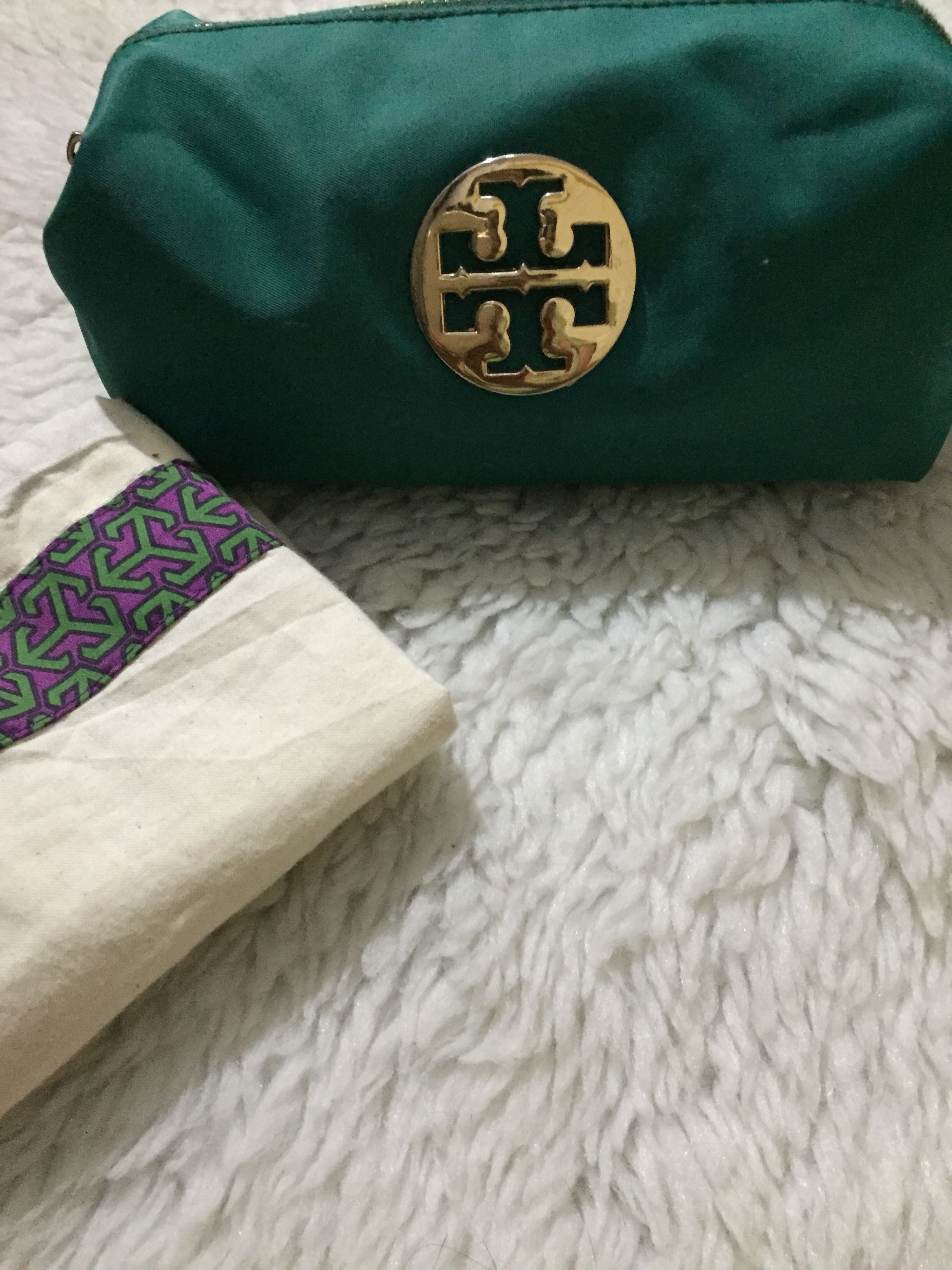 Authentic Tory Burch Nylon Cosmetic Pouch, Luxury, Bags & Wallets on  Carousell
