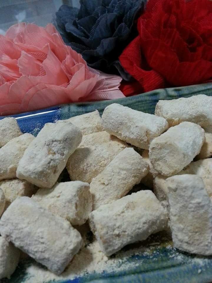Kuih Batang Buruk Food Drinks Packaged Instant Food On Carousell