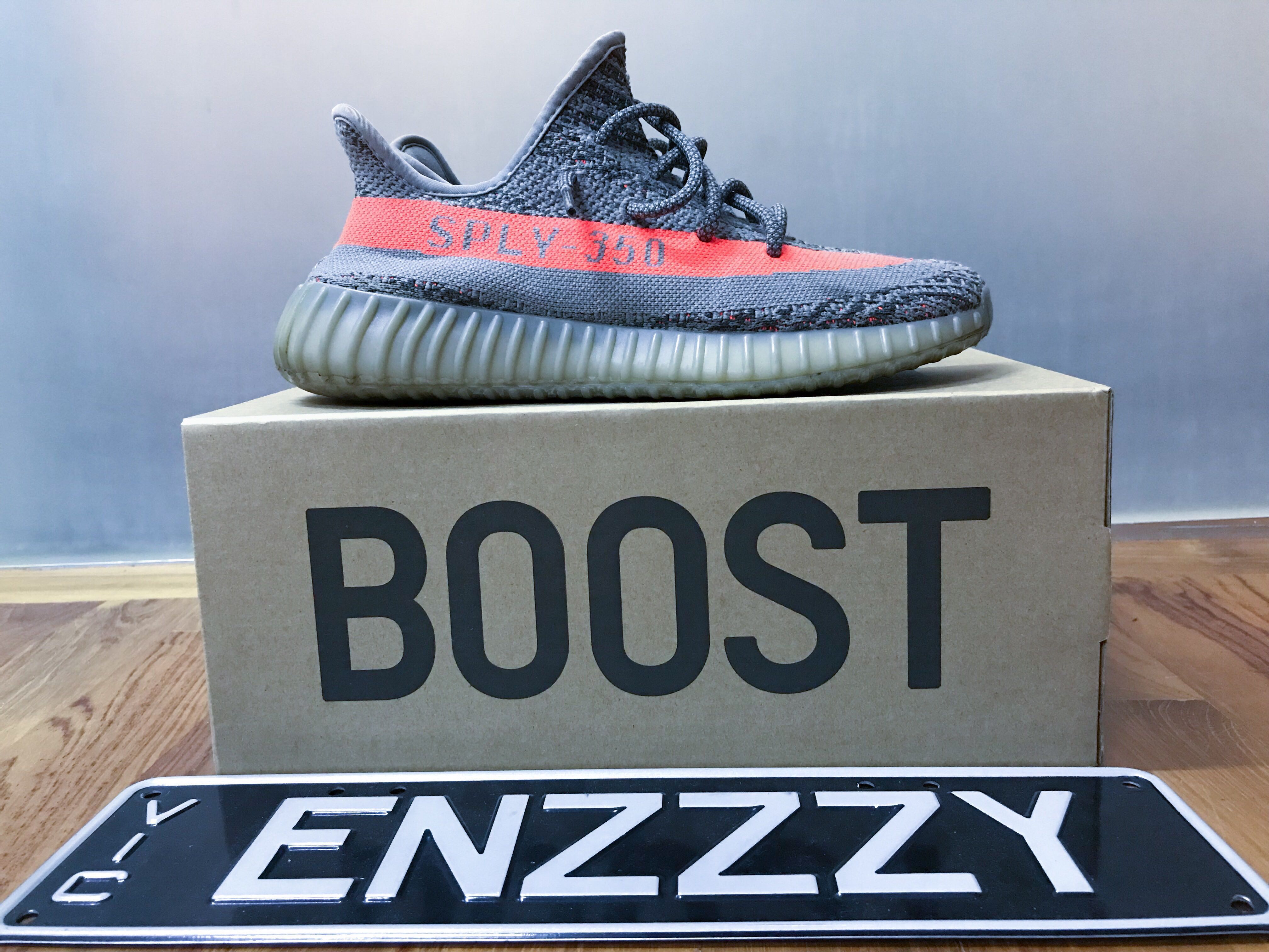 yeezy beluga us8/uk7.