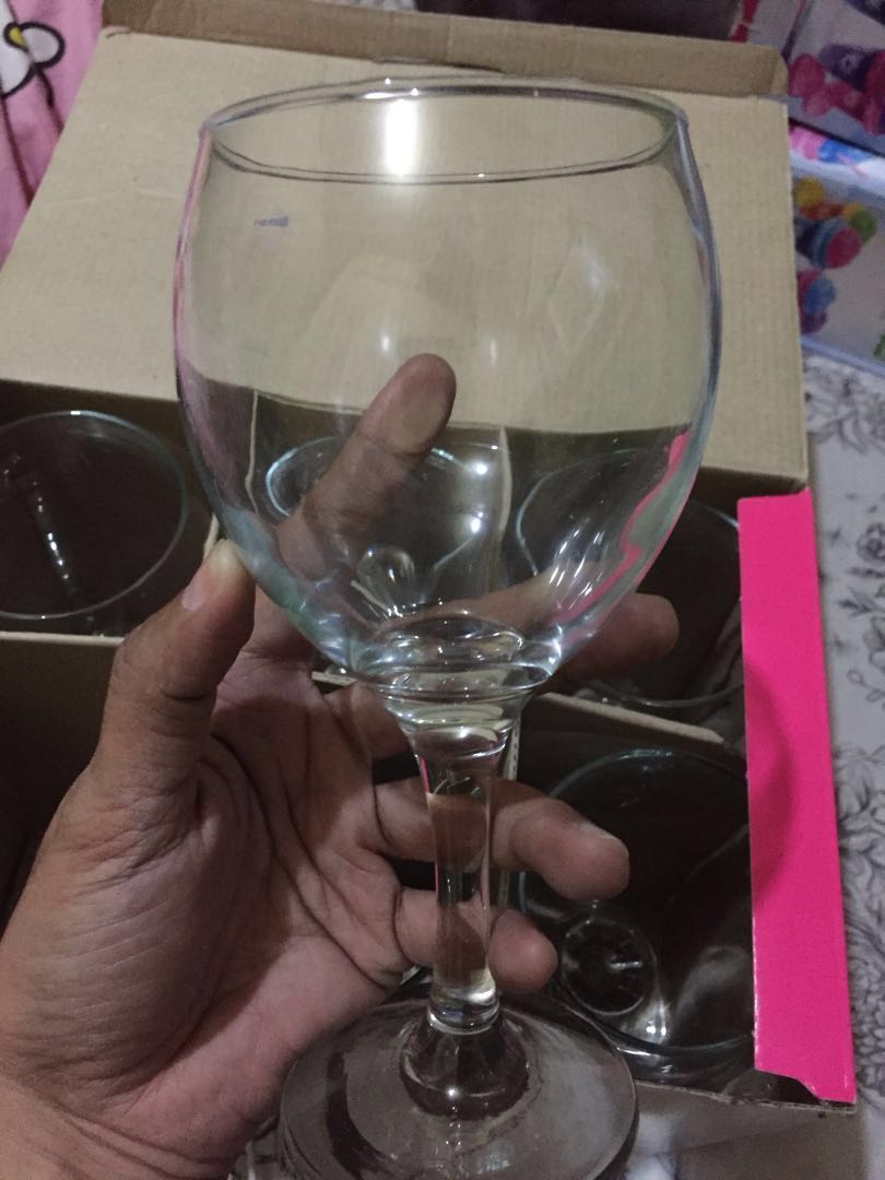 6 Pieces Water Goblet (Glass) (Category: Other Kitchenware & Tableware) located in Manila. Submitted by konmarinewbie (Listing ID 166956323, Image 1). Description: RFS: Serious decluttering MOP: BPI .