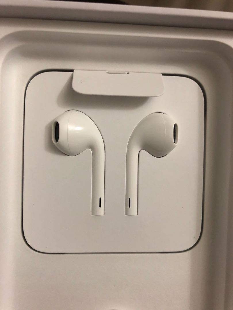 airpod with lightning connector