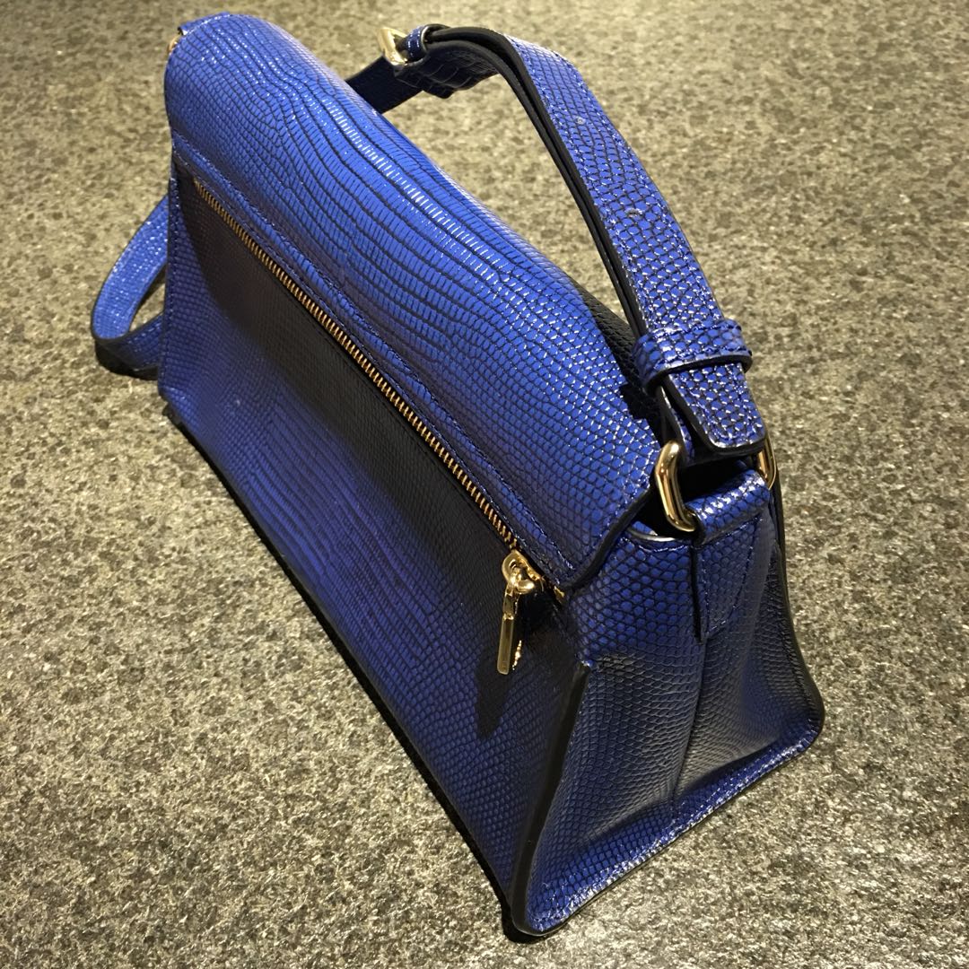 DKNY Flap Crossbody in Cobalt Blue, Women's Fashion, Bags & Wallets