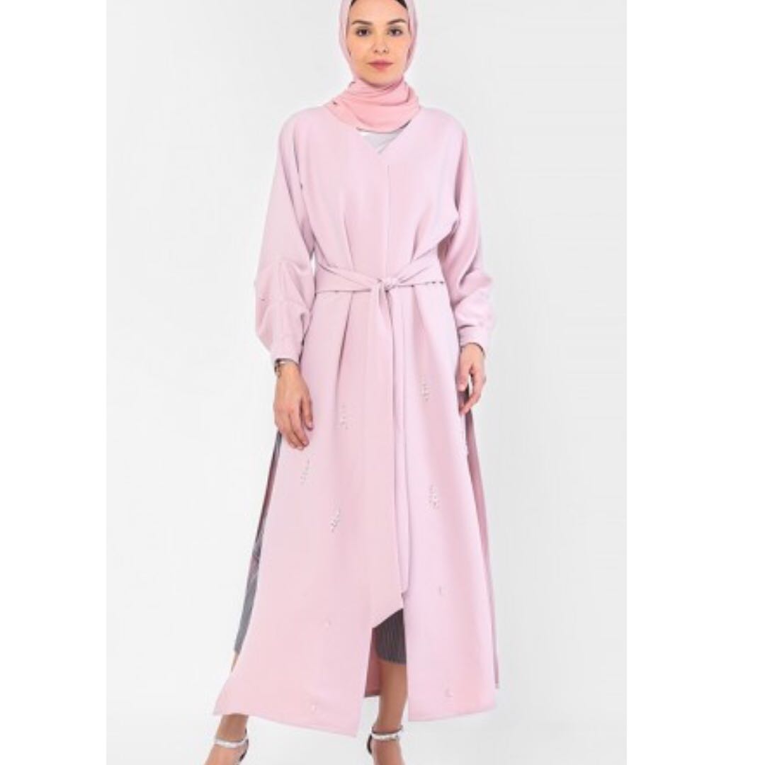 Neelofa abaya, Women's Fashion, Muslimah Fashion, Dresses on Carousell