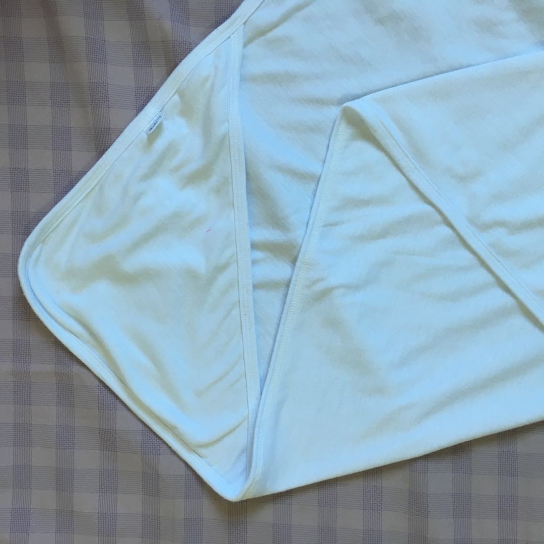 Newborn Pranela White EUC (Category: Other Baby Bathing & Changing Needs) located in Mandaluyong City. Submitted by yyyshops (Listing ID 168613213, Image 1). Description: .
