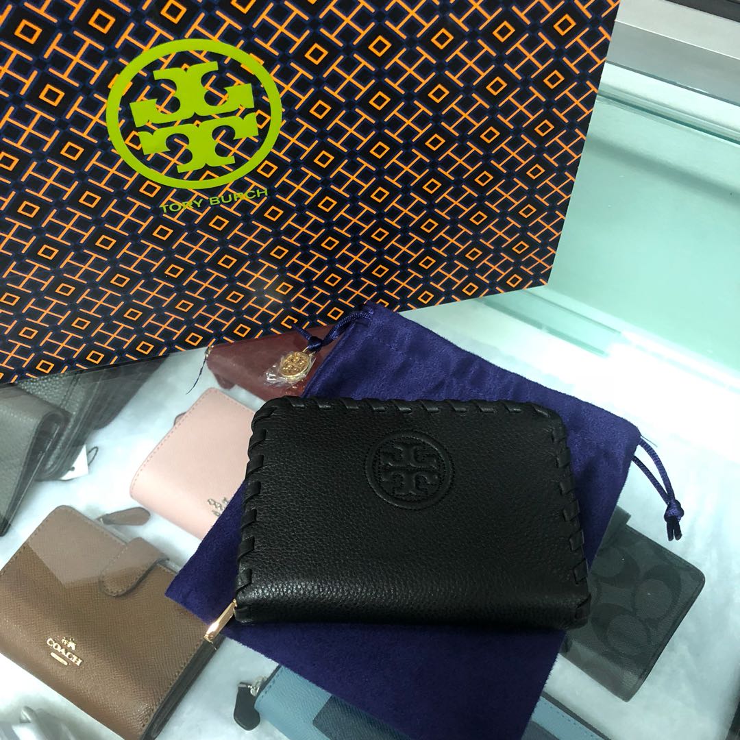 Tory Burch Marion coin/card case with key ring black, Luxury, Bags & Wallets  on Carousell
