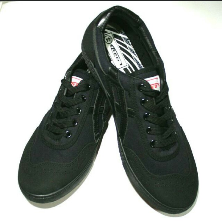 black rubber shoes for school