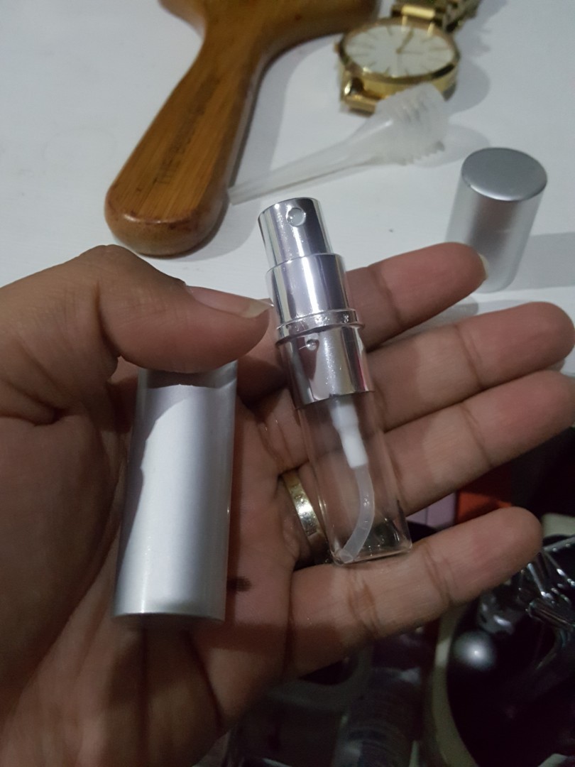 BOTOL PERFUME TRAVEL SIZE ISI PARFUM ZARA WHITE (MINISO), Kesehatan