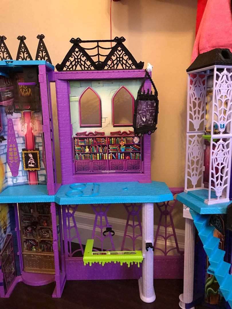 Monster High Iconic School Playset (Category: Toys) located in Wasaga Beach. Submitted by mathewsrachelle (Listing ID 168691636, Image 2). Description: Almost new, rarely used monster high school playset. My 8 year old is not so into it. Purchased for $200, amazon is selling for $99.99 And only selling it for $50 Comes with other accessories (except dolls) 🏠 Pet free home Only for pick up..