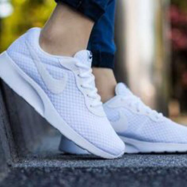 nike tanjun white womens