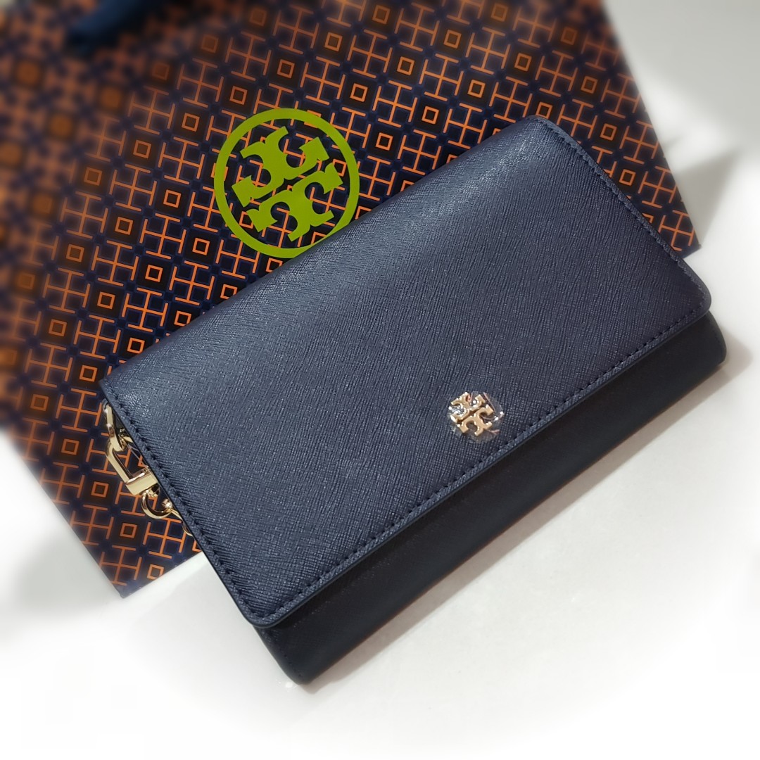 TORY BURCH Emerson Chain Wallet, Women's Fashion, Bags & Wallets, Purses &  Pouches on Carousell
