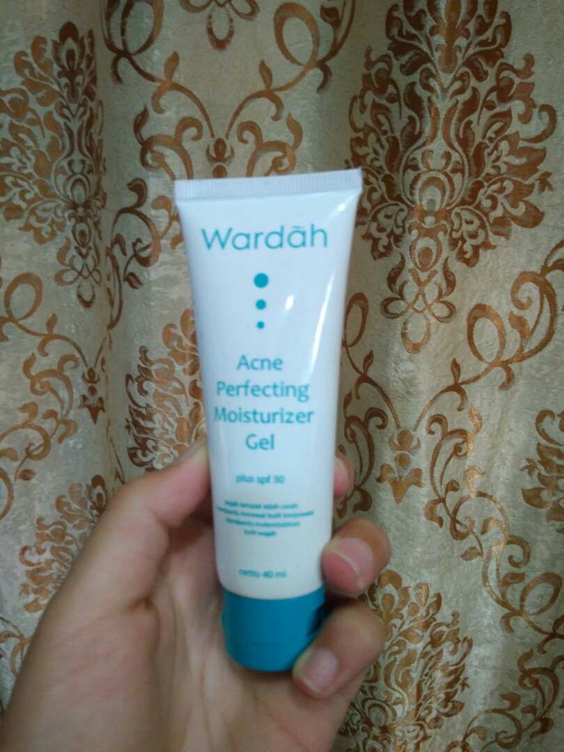 Wardah acne hotsell perfecting moisturizer gel