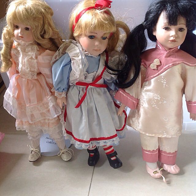 3 Beautiful Dolls Vintage Collectibles On Carousell - roblox gold series 3 dollasticdreams on carousell