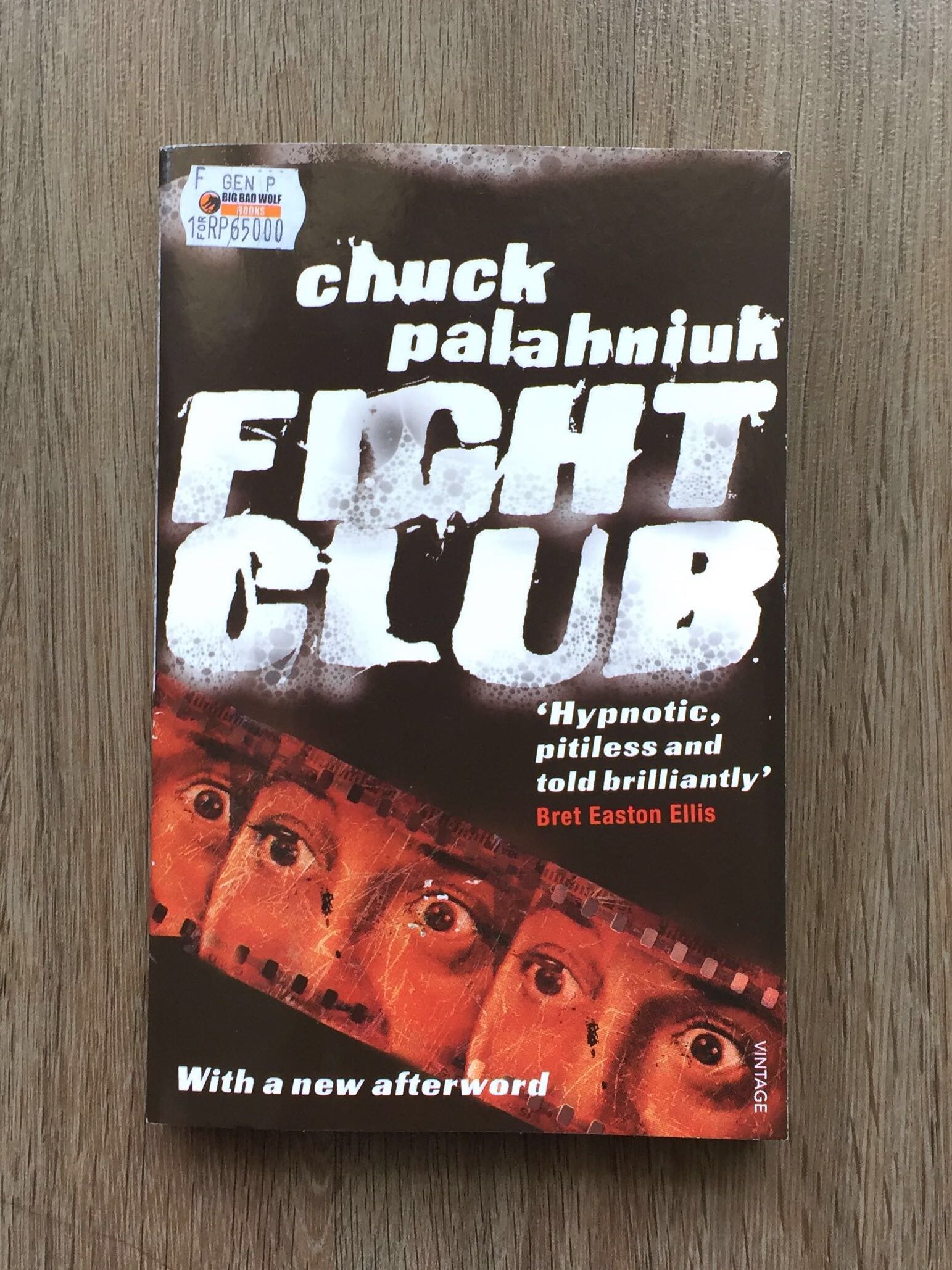 Novel Fight Club by Chuck Palahniuk Books & Stationery Books on Carousell