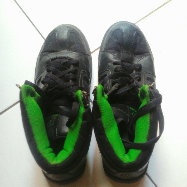 Sepatu Precise Hitam Hijau Bisa Nego Fesyen Pria Sepatu Di Carousell