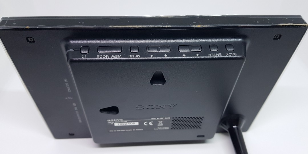 Sony Digital Photo frame DPFD720, Photography, Cameras on Carousell