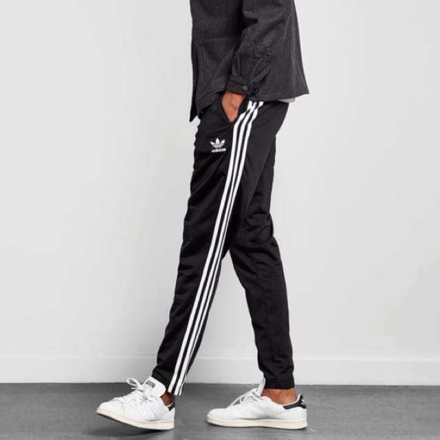 Alarmante Arena borgoña ADIDAS TAPERED TRACK PANTS, Men's Fashion, Bottoms, Trousers on Carousell