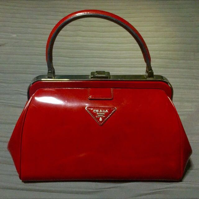 Red doctors bag top
