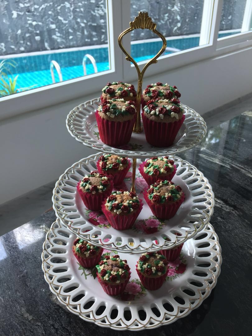 Custom Made Cakes And Cupcakes Food Drinks Baked Goods On Carousell