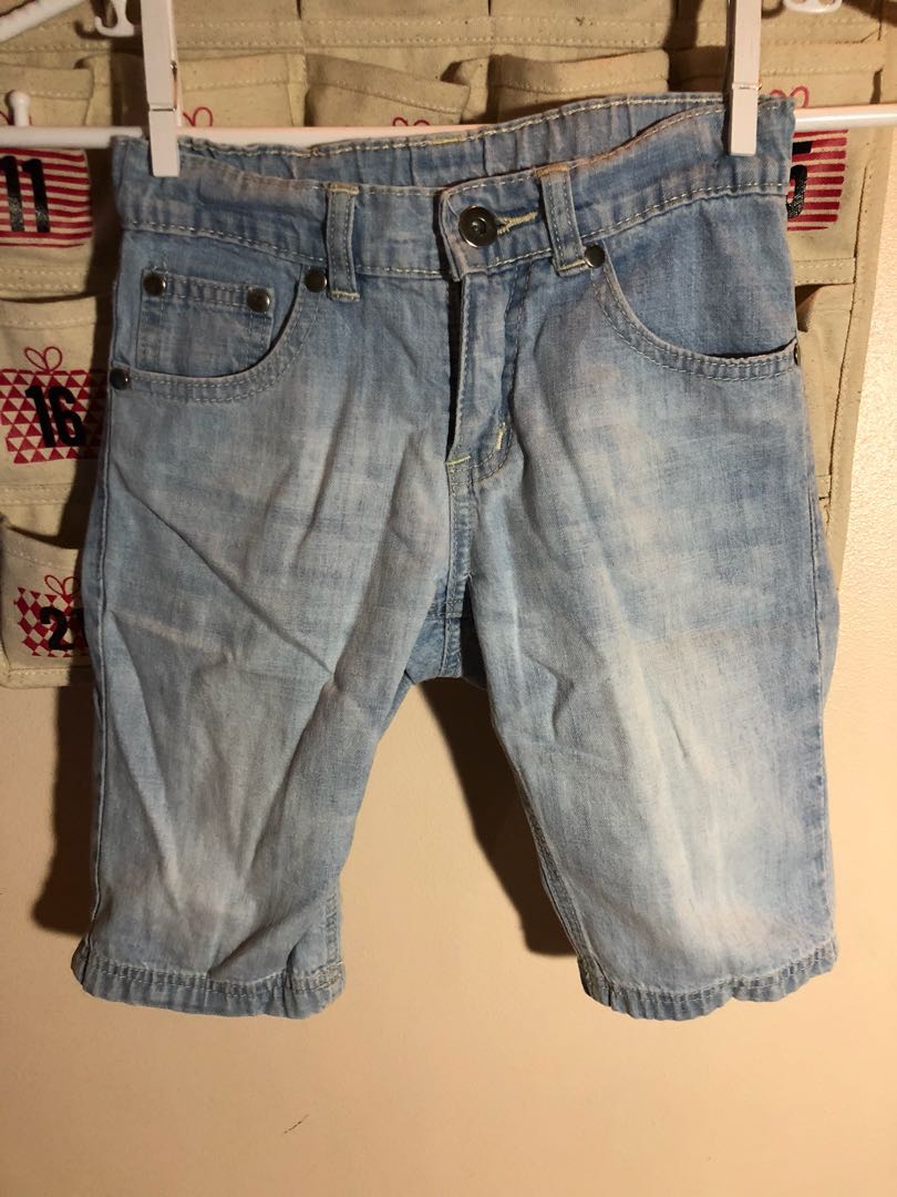 Maong boys’ shorts (Category: Babies & Kids Fashion) located in Pasig City. Submitted by charmtcs (Listing ID 169013878, Image 1). Description: boys’ shorts Soft Maong shorts, adjustable Barely used due to sizing Sized for 8yo but tends to run small unless for thin child. Suggested sizing for 6-8yo if medium to heavy build.