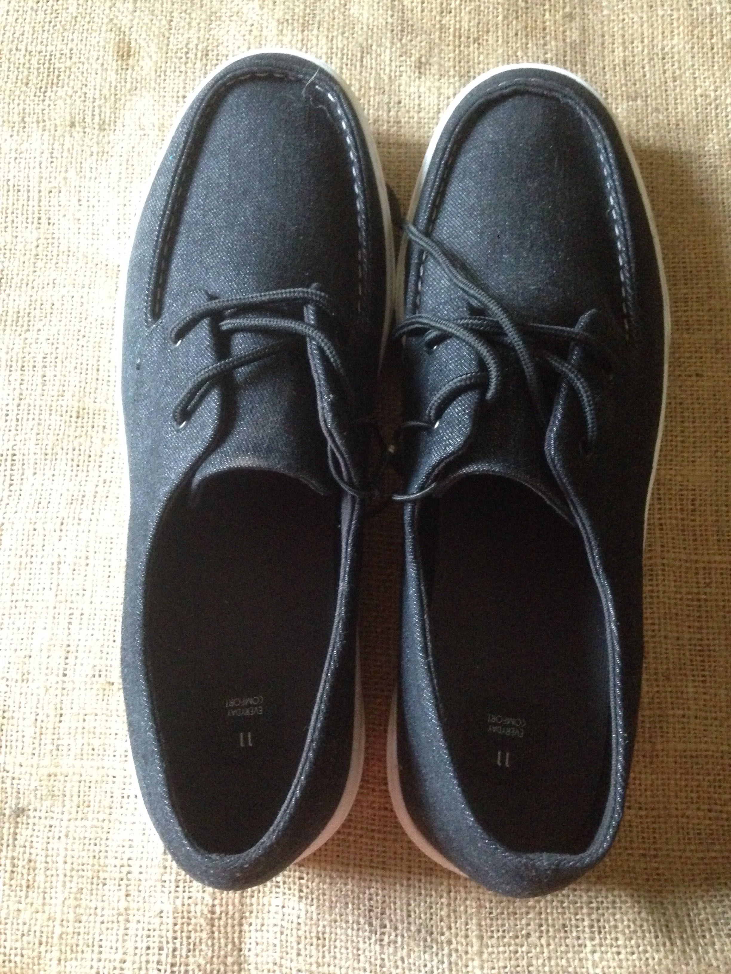Top-sider (brand from AUS) (Category: Slippers & Slides) located in Bulacan. Submitted by vampirenugglet (Listing ID 169003743, Image 1). Description: Never been worn. Na-stock lang sa bahay. It doesn't fit on my bro Payment via: BPI/LBC/Cebuana.