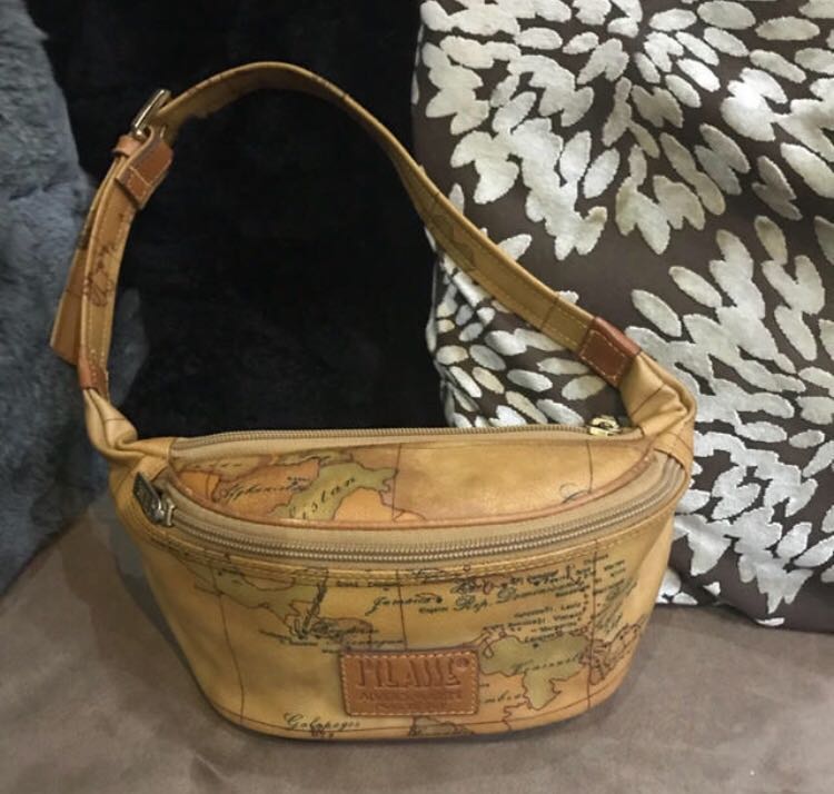 Alviero martini clearance pouch bag