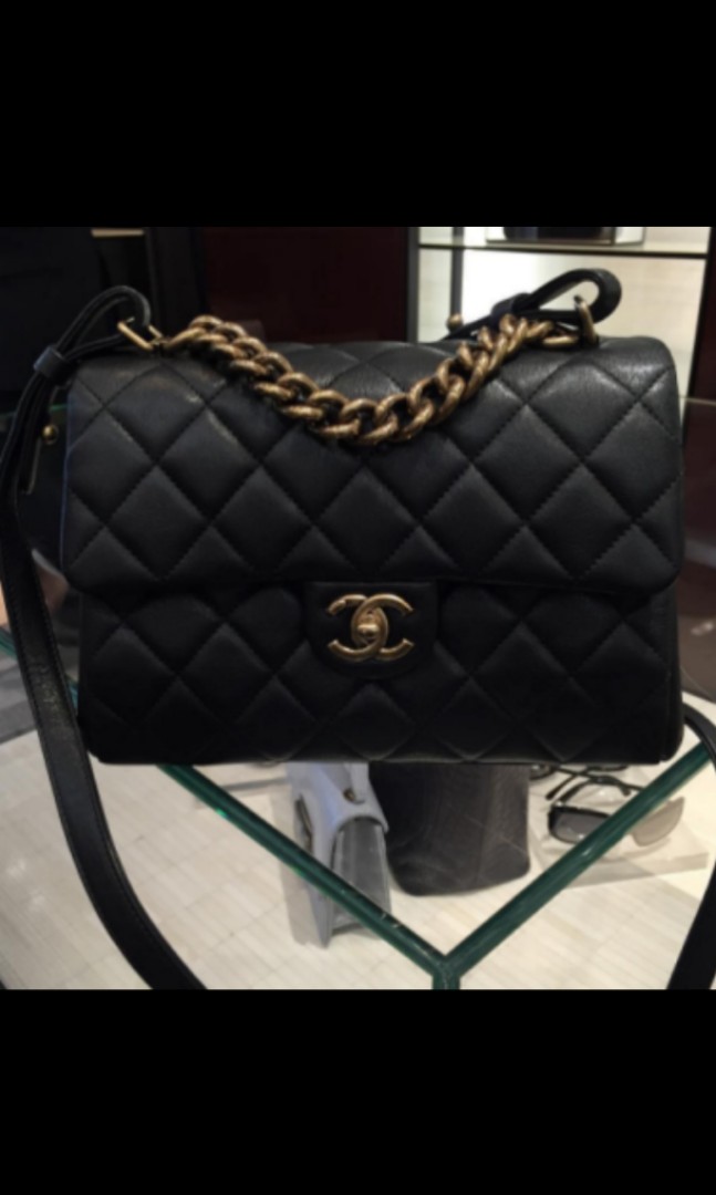 ✓Authentic CHANEL Quilted Mini Trapezio Navy Blue Flap Bag GHW, Luxury, Bags  & Wallets on Carousell