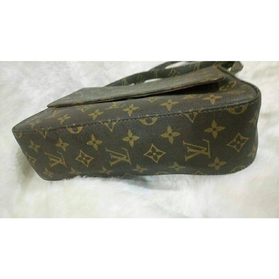 Japan Surplus Luis Vuitton (Category: Purses & Pouches) located in Cavite. Submitted by imhinit (Listing ID 169183892, Image 3). Description: Preloved Japan Surplus No Date Code Super Nice in Actual With Minimal Signs of Usage.