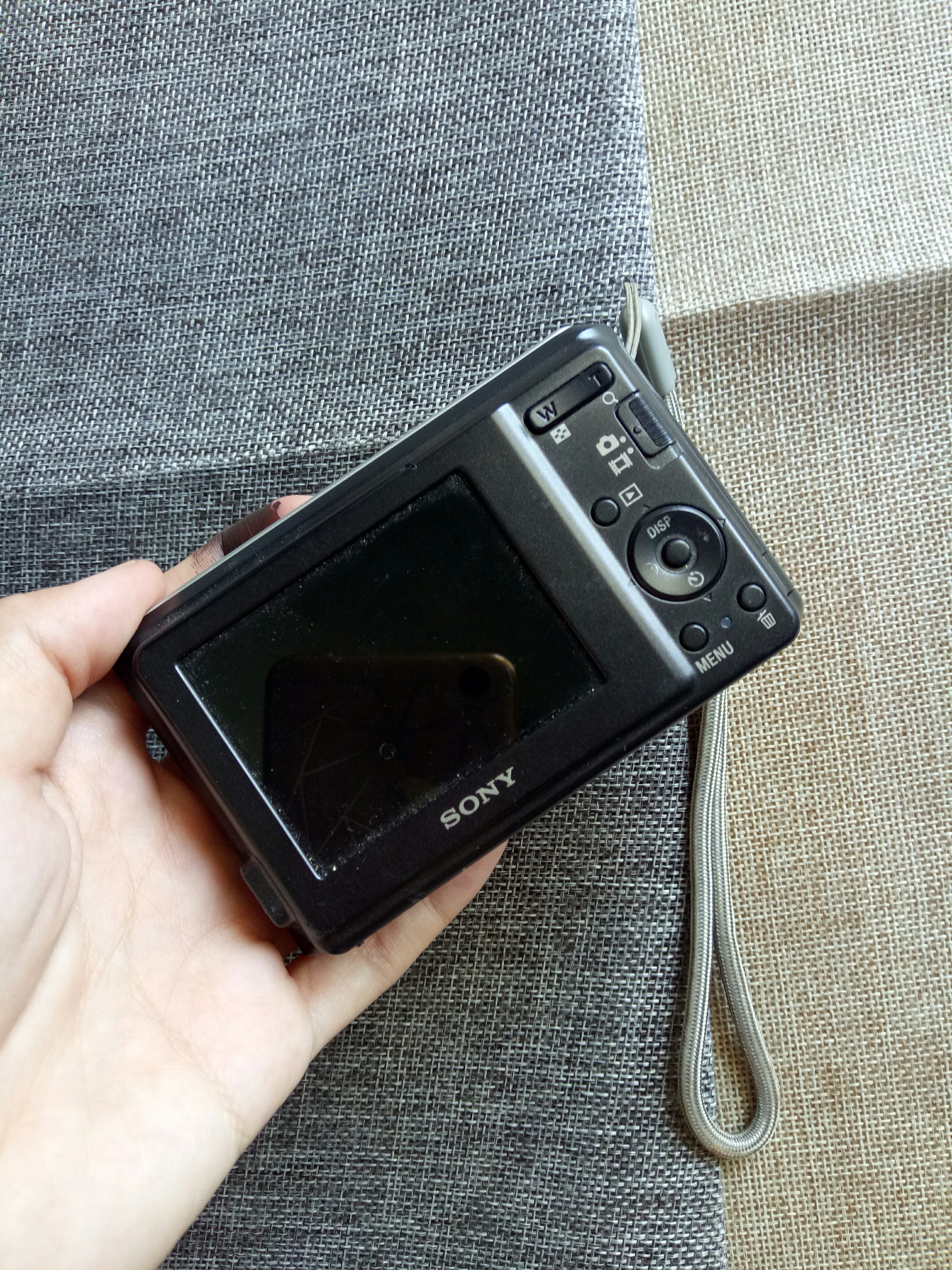 SONY camera (Category: Cameras) located in Ipoh. Submitted by sharenmk (Listing ID 169202204, Image 2). Description: Adapter need to buy urself With SD card.