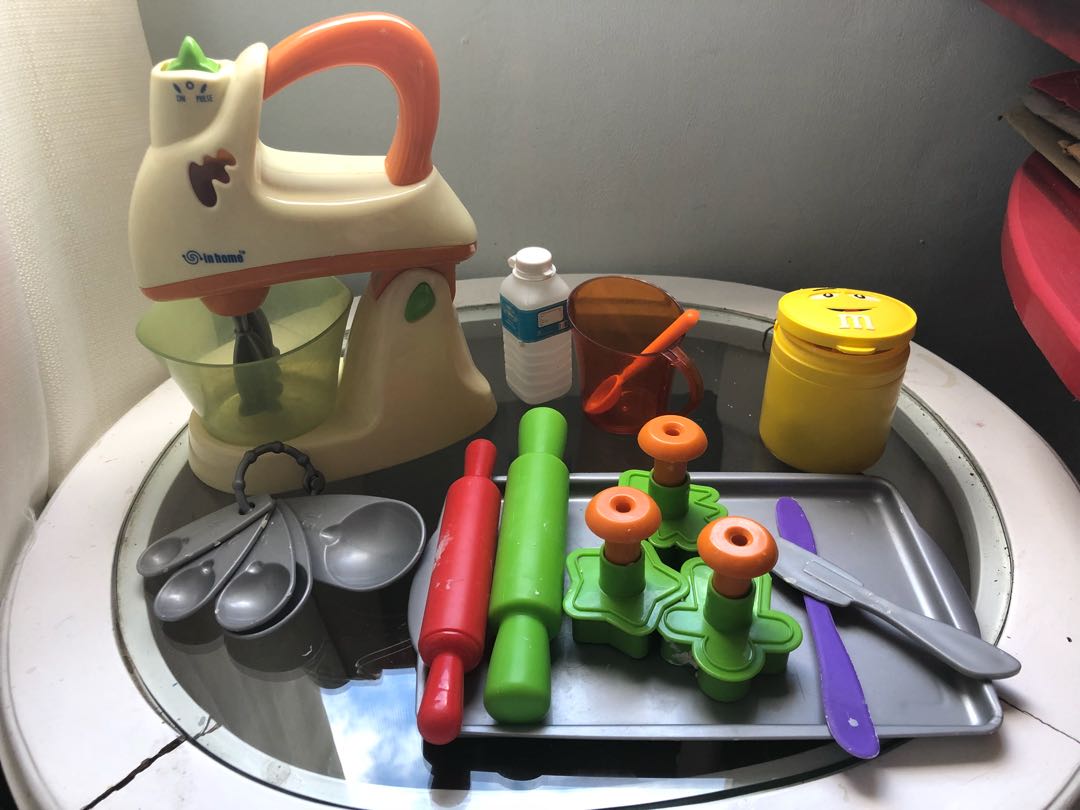 Toy mixer (Category: Infant Playtime) located in Mandaluyong City. Submitted by elainelawenko (Listing ID 169126592, Image 2). Description: .