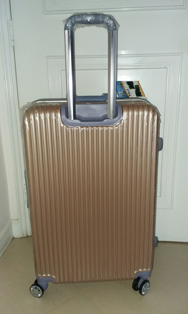 29 Polo Elegant luggage not Samsonite