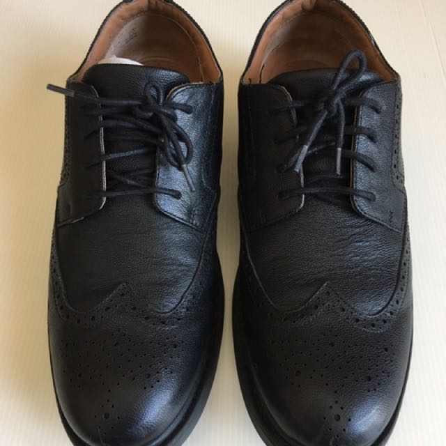 Eentonig galop Vriendin Clarks Butleigh Edge Black Leather, Men's Fashion, Footwear, Casual shoes  on Carousell