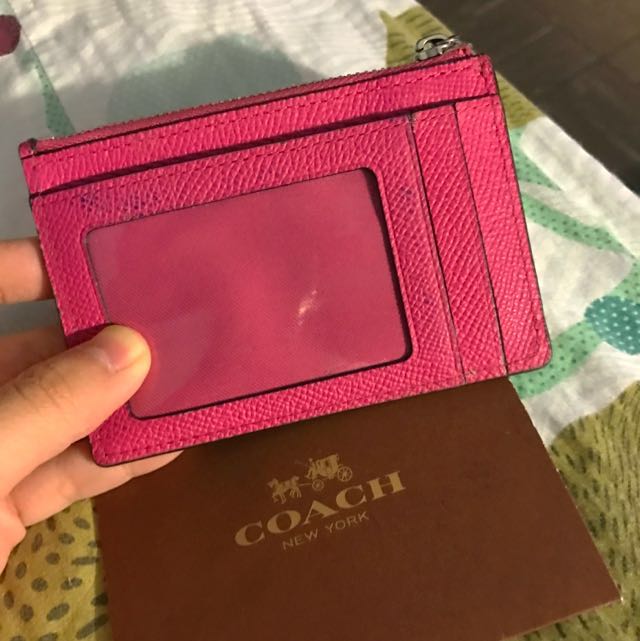 Coach Wallet (Category: Bags & Wallets) located in Melbourne. Submitted by elisa_ngo (Listing ID 80078835, Image 2). Description: Bough this item on the 22nd of june, Used for a maximum of 3 months Please make me an offer I will consider all reasonable offers Retail price: $105.00 Authentic!!.