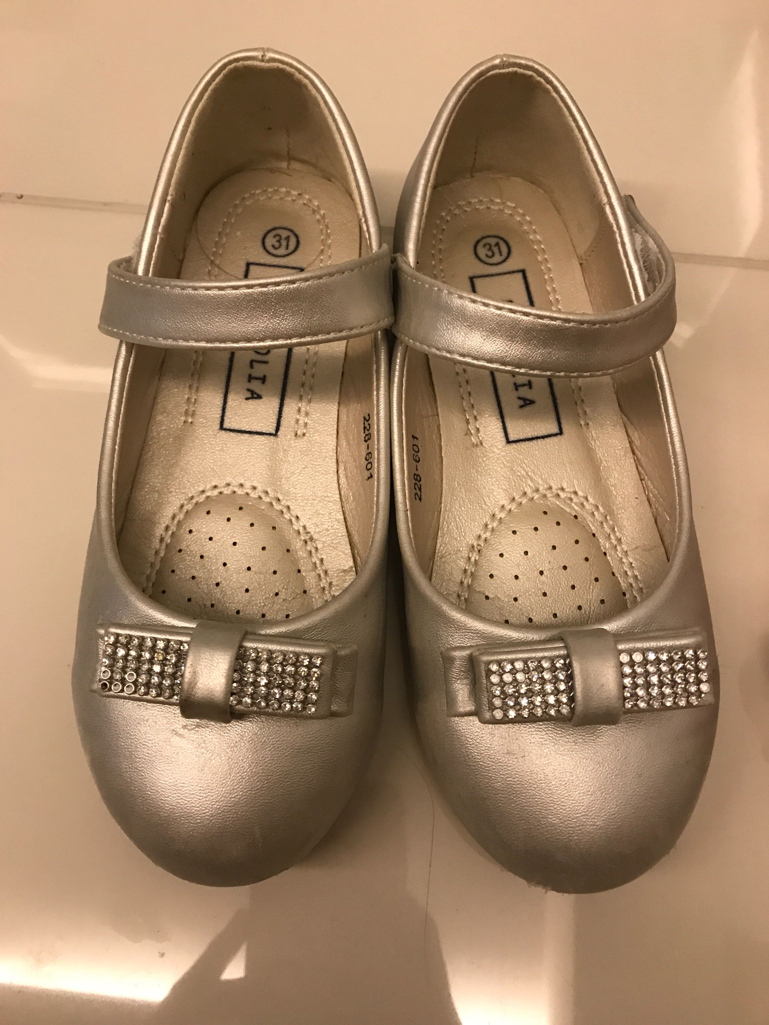 Girl S Silver Wedding Shoes Babies Kids Girls Apparel On Carousell