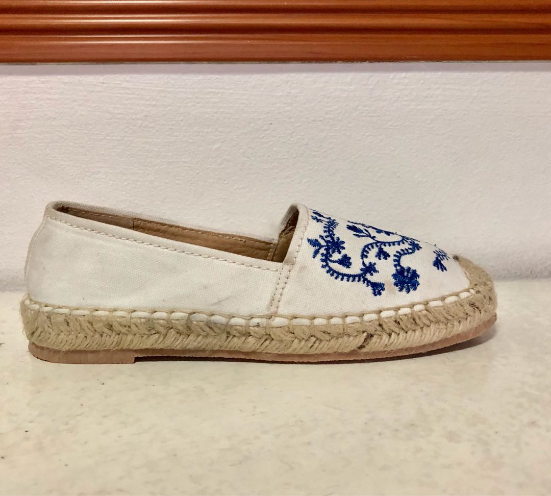 Hebe Will Espandrilles Shoes (Category: Loafers) located in Manila. Submitted by cbgapparel (Listing ID 169289731, Image 2). Description: .