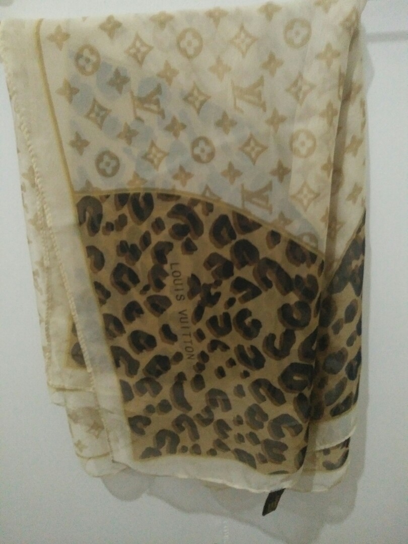 Kerudung Pashmina louis vuitton, Fesyen Wanita, Muslim Fashion di Carousell