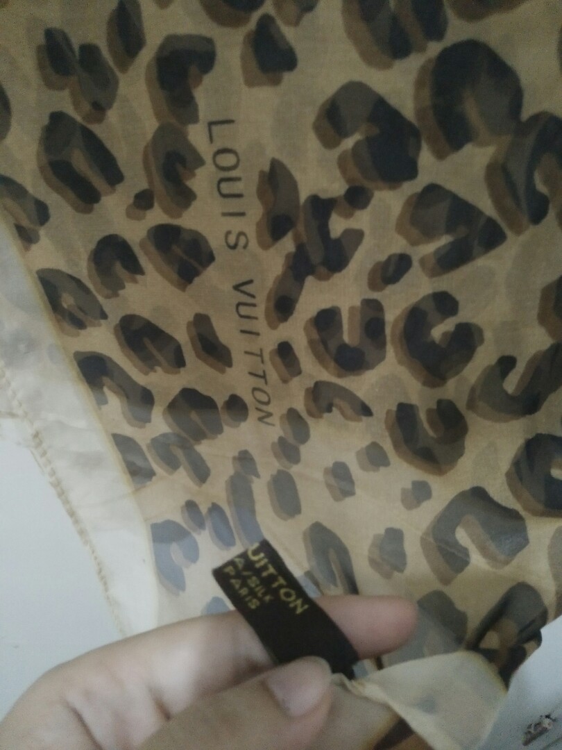 Kerudung Pashmina louis vuitton, Fesyen Wanita, Muslim Fashion di Carousell